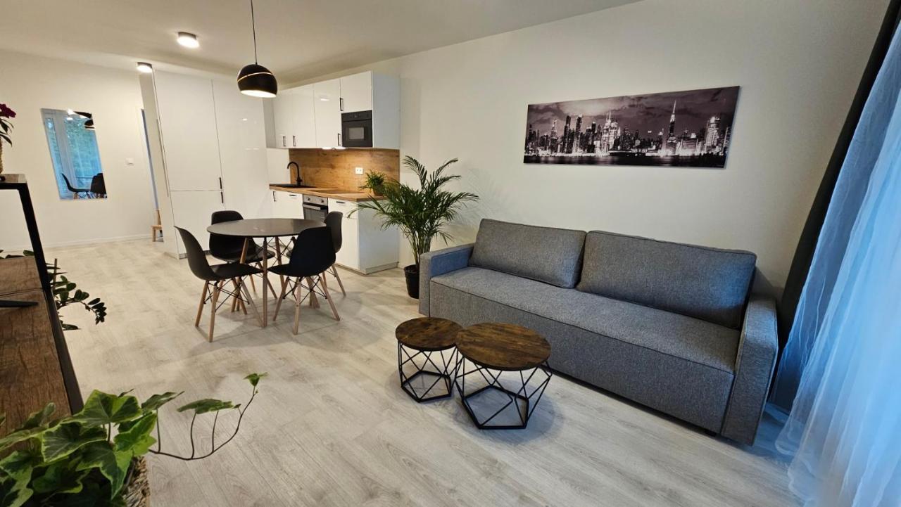 2 Room Apartment With Terrace, 2Ak Bratislava Exterior foto